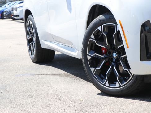 Used 2025 BMW X3 xDrive30i w/ Premium Package image 3