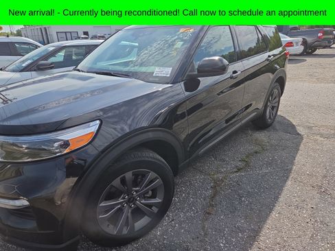 Used 2024 Ford Explorer XLT w/ Equipment Group 202A RWD image 3