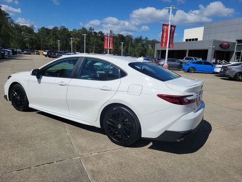Certified 2025 Toyota Camry SE w/ Convenience Package FWD image 3
