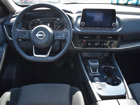 Used 2023 Nissan Rogue SV image 18