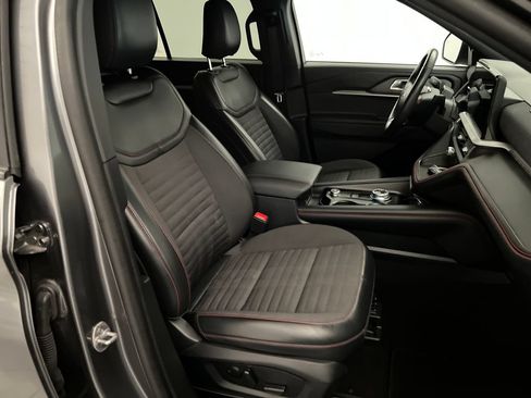 Used 2025 Ford Explorer ST-Line AWD/4WD image 32