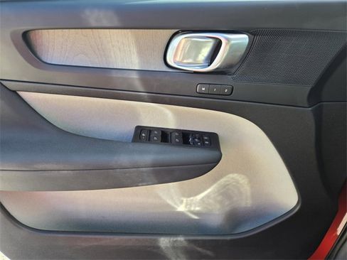 Certified 2023 Volvo XC40 B5 Plus w/ Protection Package Premier image 34