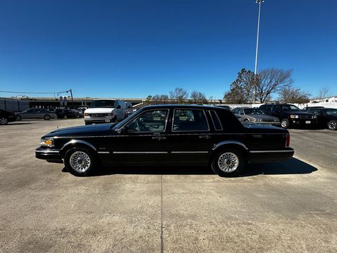 Used 1997 Lincoln Town Car Executive image 2