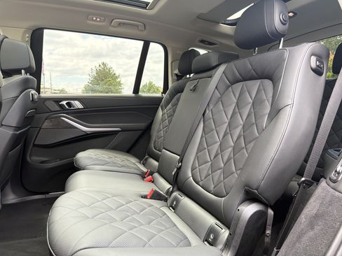 Used 2024 BMW X7 xDrive40i w/ Premium Package AWD/4WD image 8