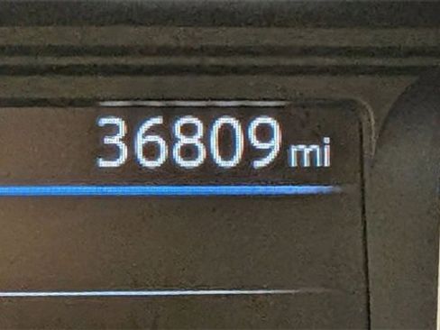 Used 2019 Nissan Titan SV w/ SV Convenience Package image 17