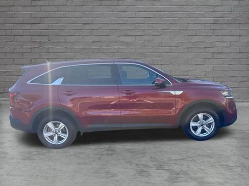 Used 2022 Kia Sorento LX AWD/4WD image 2