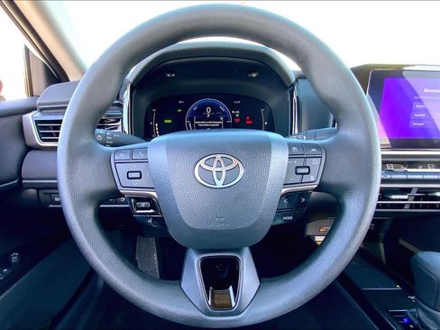 Used 2026 Toyota Camry LE w/ Convenience Package image 6