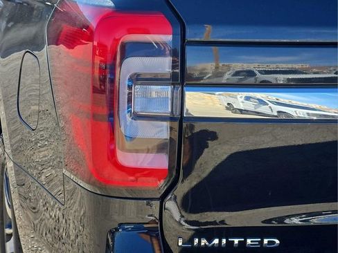 Used 2024 Ford Expedition Limited image 10