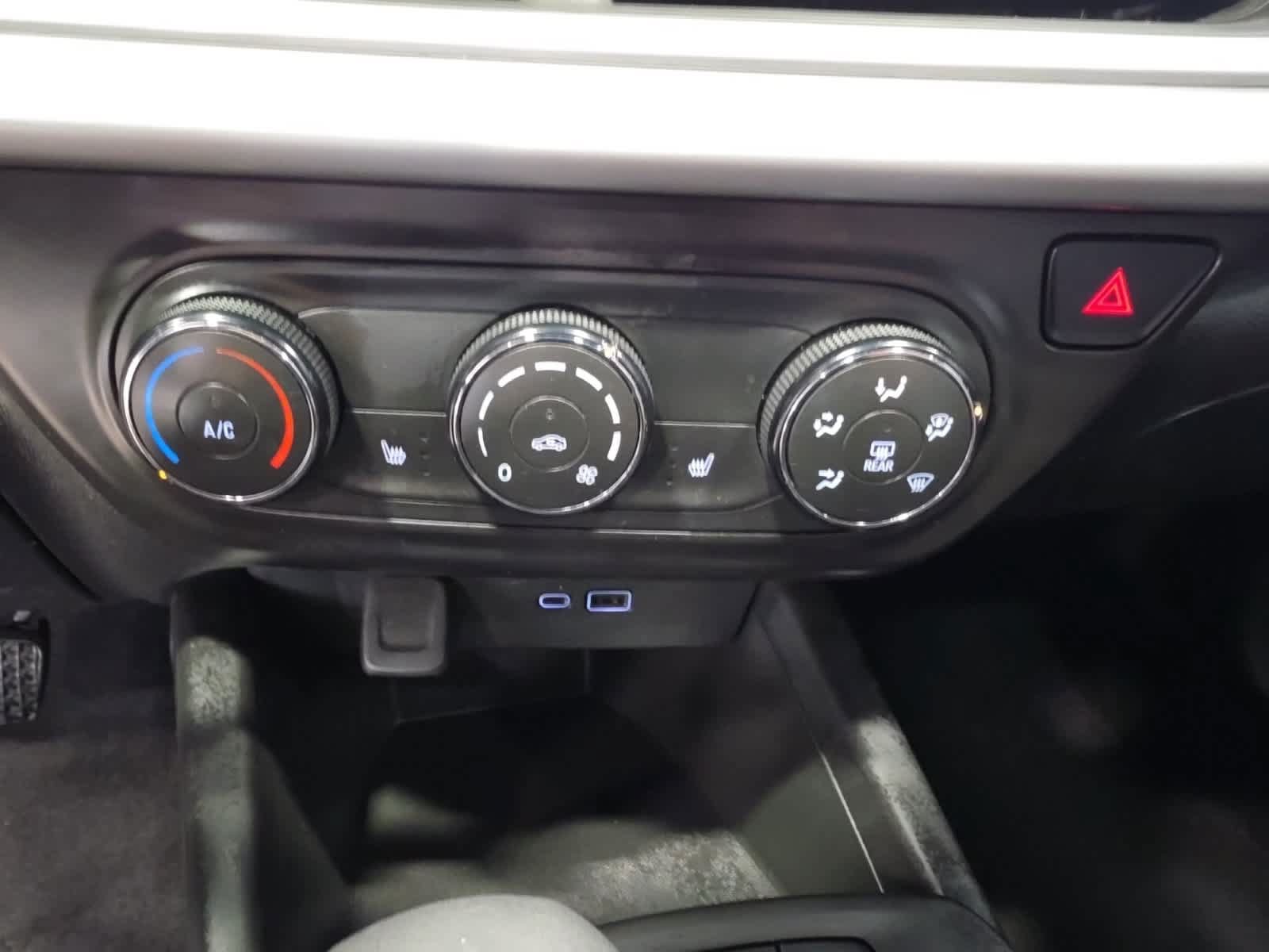 Used 2024 Chevrolet Trax RS FWD image 22