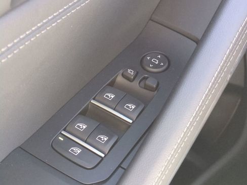 New 2026 BMW X6 xDrive40i w/ Executive Package image 25