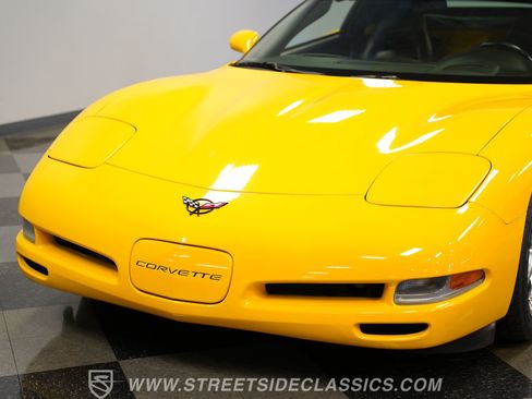 Used 2004 Chevrolet Corvette Convertible w/ Preferred Equipment Group RWD image 20