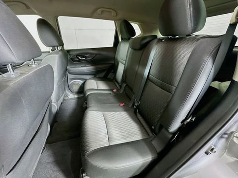 Used 2019 Nissan Rogue SV image 23