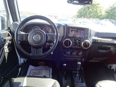 Used 2016 Jeep Wrangler Unlimited Sahara image 18