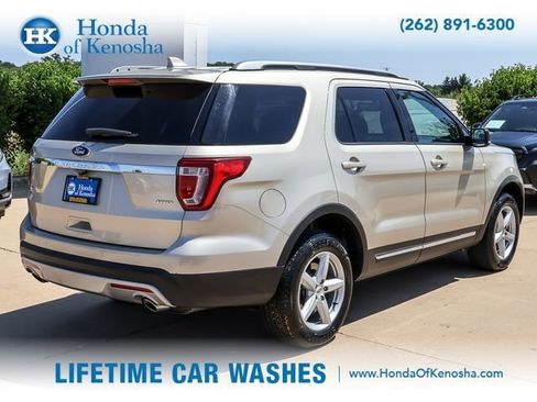 Used 2017 Ford Explorer XLT w/ Equipment Group 202A AWD/4WD image 5