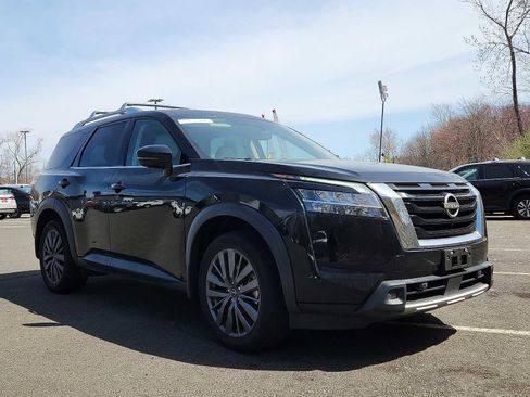 Used 2022 Nissan Pathfinder SL w/ SL Premium Package image 3