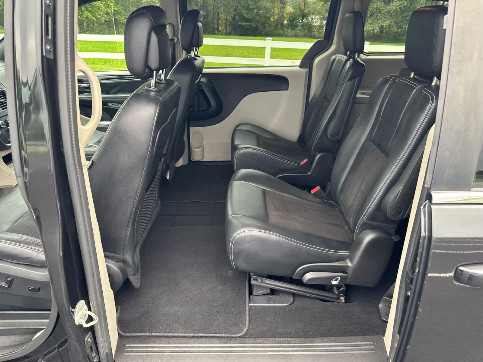 Used 2019 Dodge Grand Caravan SXT FWD image 26