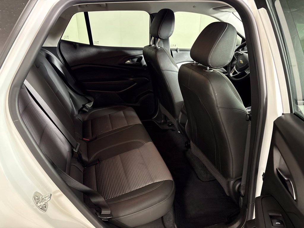 Used 2025 Chevrolet Trax LT w/ LT Convenience Package FWD image 23