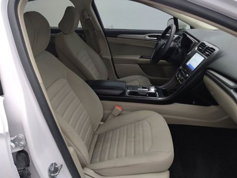 Used 2020 Ford Fusion SE image 21