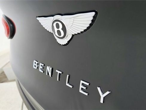 Used 2022 Bentley Bentayga Speed image 16