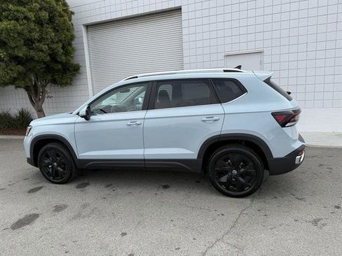 New 2025 Volkswagen Taos SE image 3