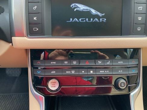Used 2017 Jaguar XF Premium image 47