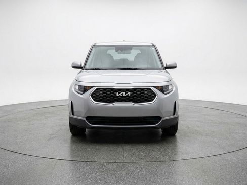 Used 2025 Kia Soul LX w/ LX Technology Package image 2