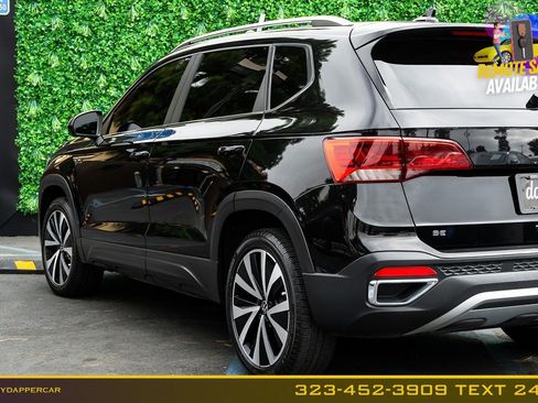 Used 2023 Volkswagen Taos SE w/ Panoramic Sunroof Package FWD image 9