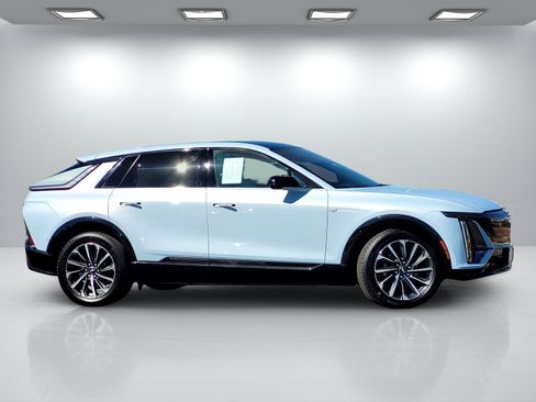 Certified 2025 Cadillac Lyriq Sport AWD/4WD image 3