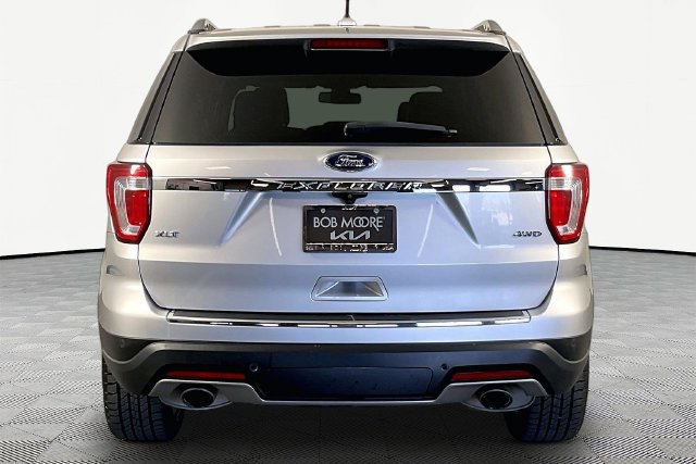 Used 2018 Ford Explorer XLT w/ Equipment Group 202A AWD/4WD image 5