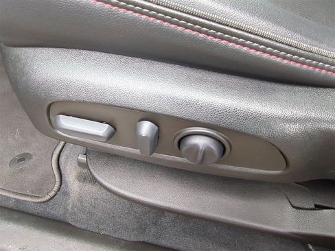 Certified 2022 Chevrolet Traverse RS image 12