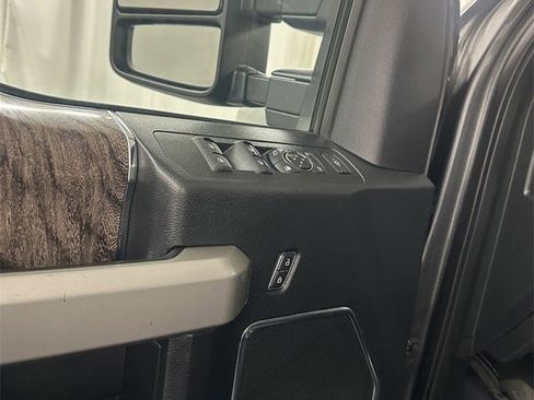 Used 2019 Ford F250 Lariat w/ Chrome Package image 10