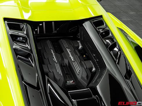 Used 2025 Lamborghini Revuelto AWD/4WD image 24