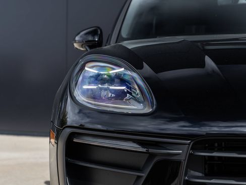 Certified 2026 Porsche Macan AWD/4WD image 21