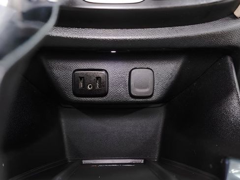 Used 2023 Chevrolet Traverse LT FWD image 19