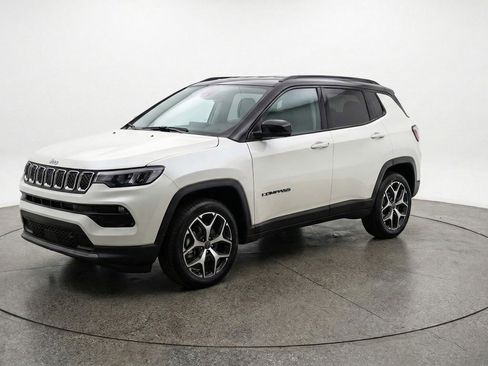 Used 2025 Jeep Compass Limited image 3