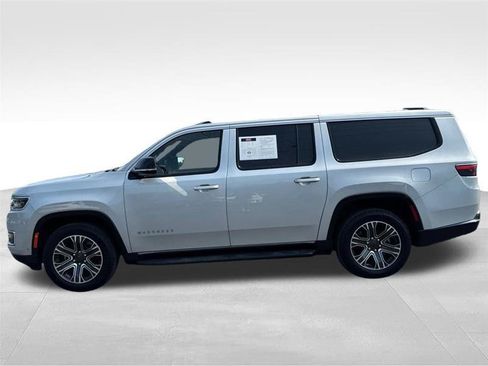Used 2024 Jeep Wagoneer L Series II w/ Flexible Seating Group AWD/4WD image 8