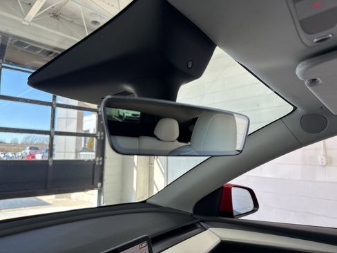 Used 2022 Tesla Model Y Long Range image 36