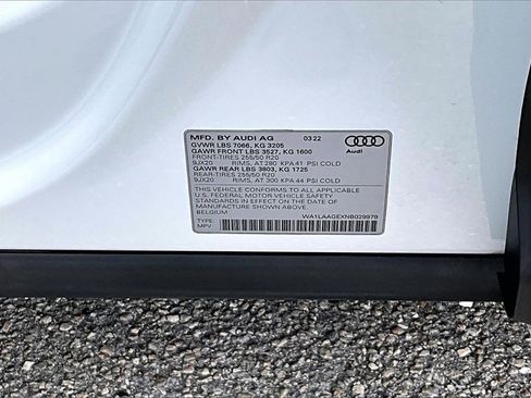 Used 2022 Audi e-tron Premium Plus w/ Premium Plus Package image 30