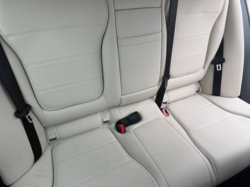 Used 2025 Mercedes-Benz C 300 4MATIC Sedan image 25