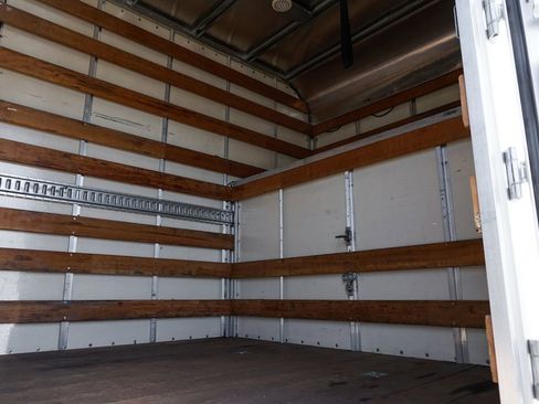 Used 2016 Ford F650 2WD Regular Cab Super Duty image 18