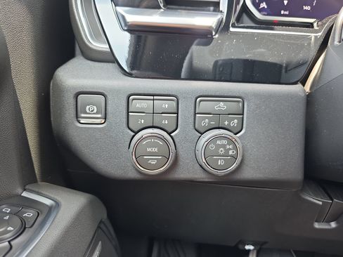 New 2026 Chevrolet Silverado 1500 RST w/ Convenience Package II AWD/4WD image 25