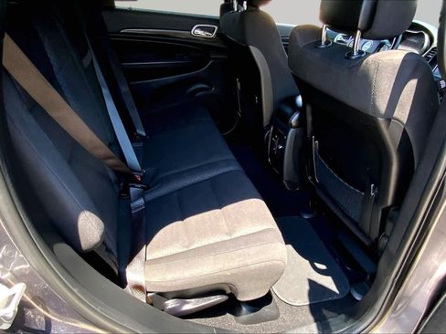 Used 2021 Jeep Grand Cherokee Laredo RWD image 20