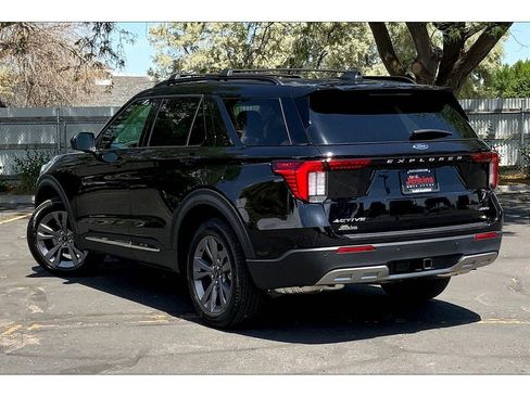 New 2025 Ford Explorer Active w/ Active Comfort Package image 17