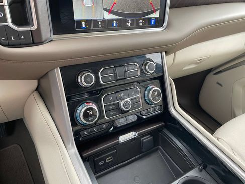Used 2024 GMC Yukon Denali AWD/4WD image 18