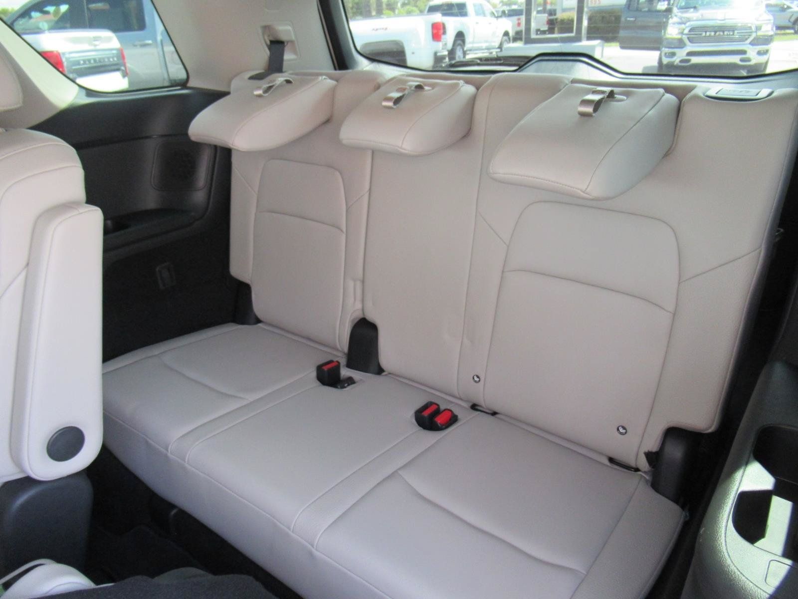 Used 2024 Nissan Pathfinder SL w/ SL Premium Package FWD image 36