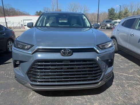 Used 2025 Toyota Grand Highlander FWD image 2