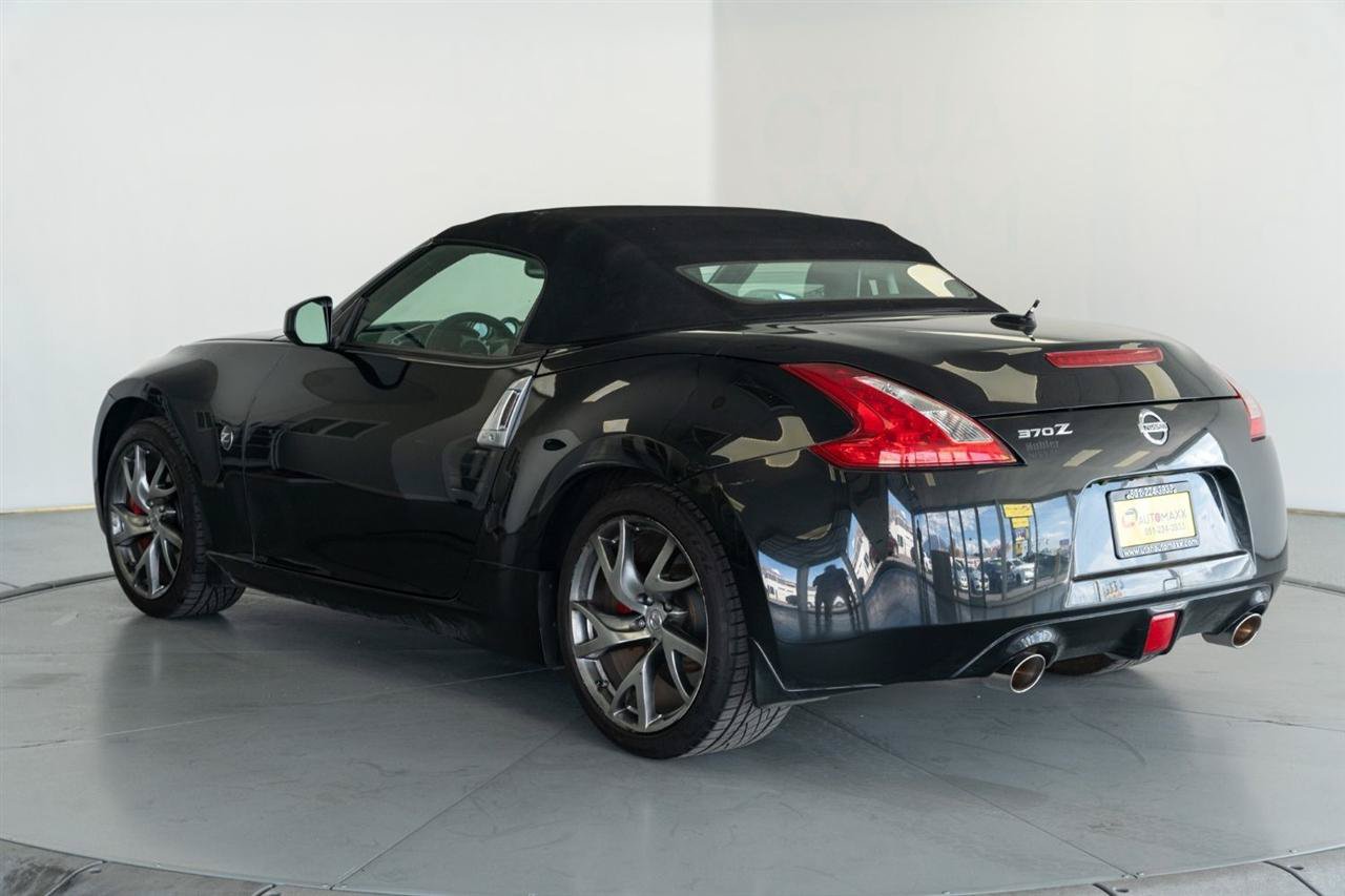 Used 2016 Nissan 370Z Touring Sport RWD image 6