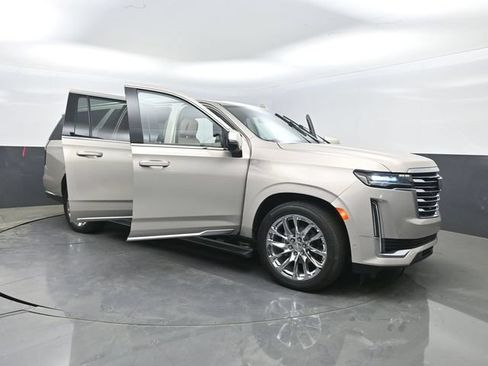 Used 2021 Cadillac Escalade ESV Premium Luxury Platinum AWD/4WD image 38