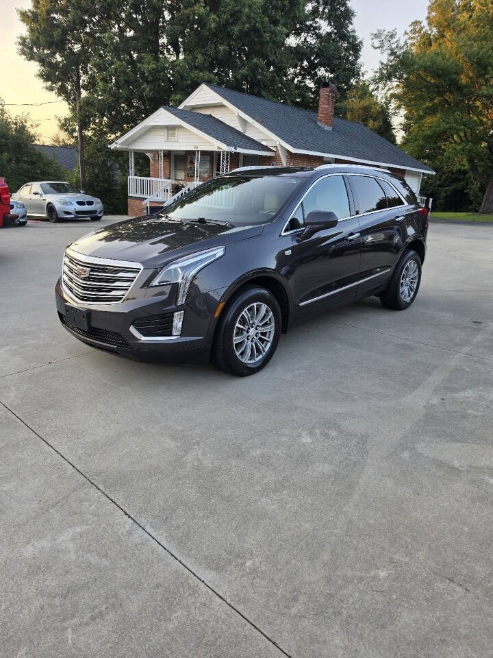 Used 2017 Cadillac XT5 Luxury w/ Driver Awareness Package AWD/4WD image 2