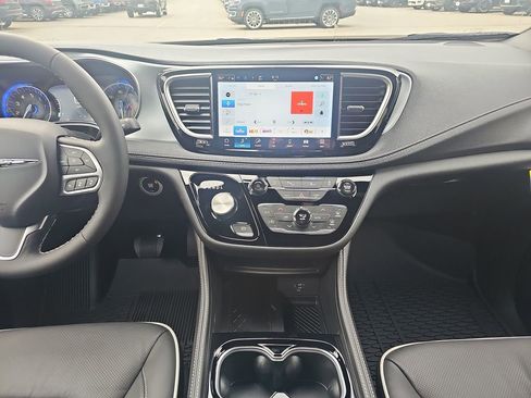 New 2026 Chrysler Pacifica Limited AWD/4WD image 19